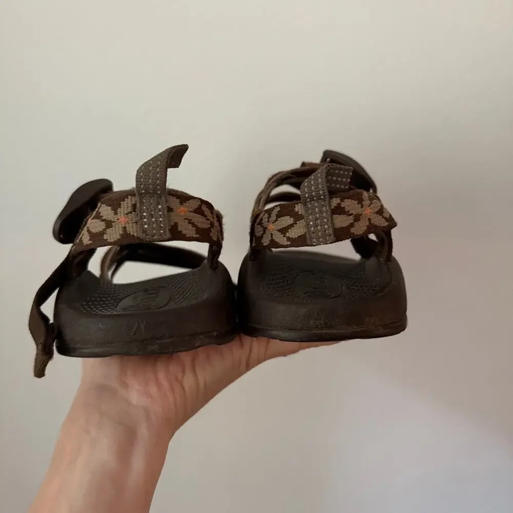 Chaco’s Kids Floral Strap Sandals Sz 2 Youth - Picture 5 of 6